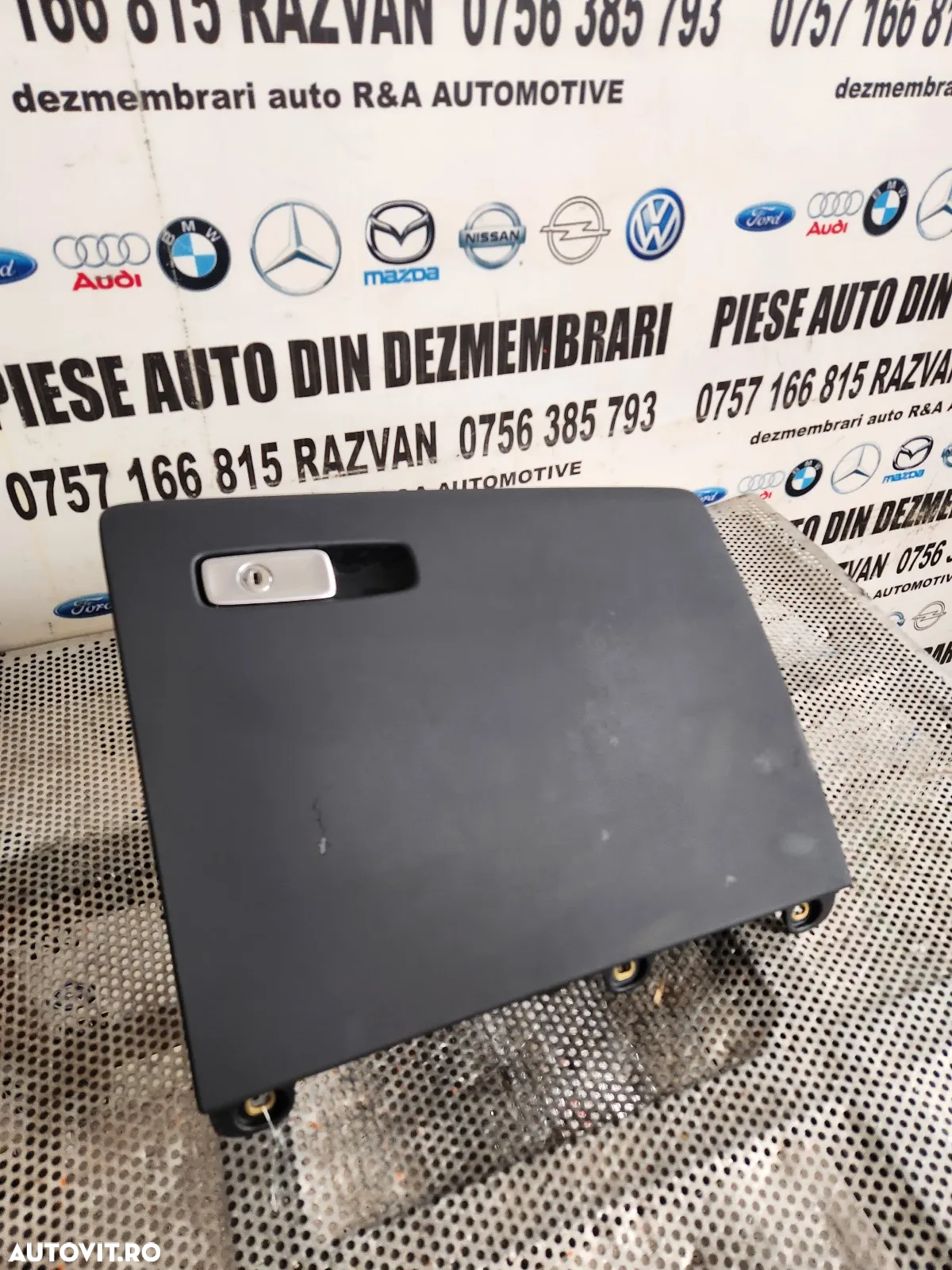 Torpedo Cutie Acte Audi Q3 8V Volan Stanga Europa - Dezmembrari Arad - 4