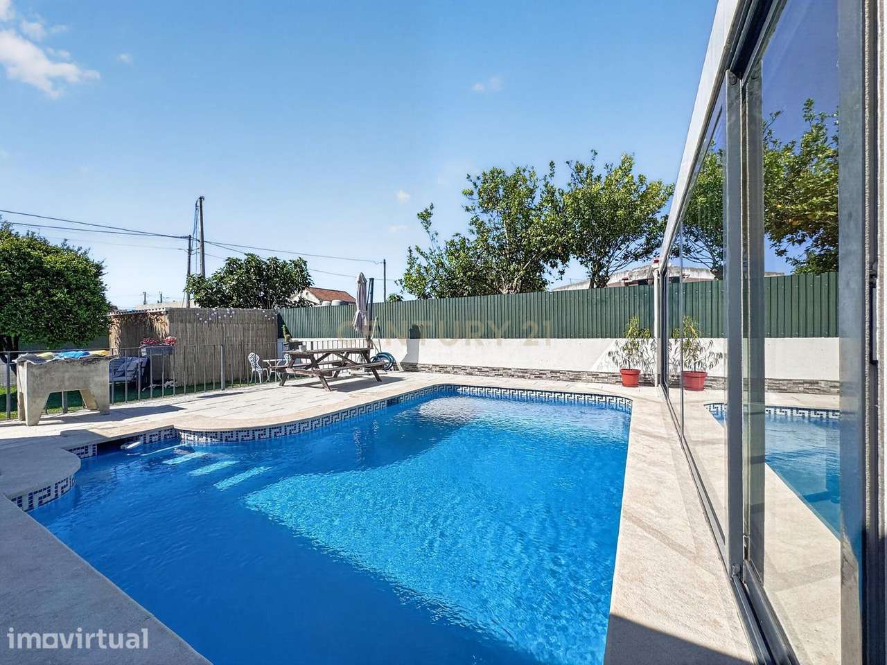 Moradia T2 com Jardim Relvado e Piscina - Fernão Ferro, Seixal - Grande imagem: 2/23
