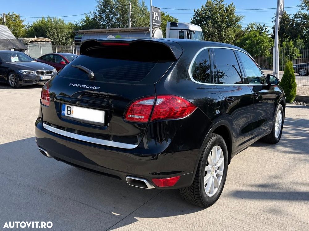 Porsche Cayenne 3.0 L V6 - 4