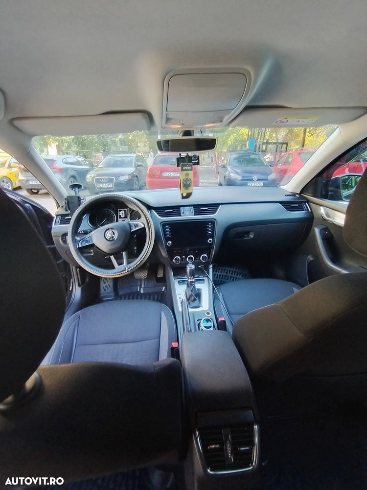 Skoda Octavia 2.0 TDI STYLE DSG - 2