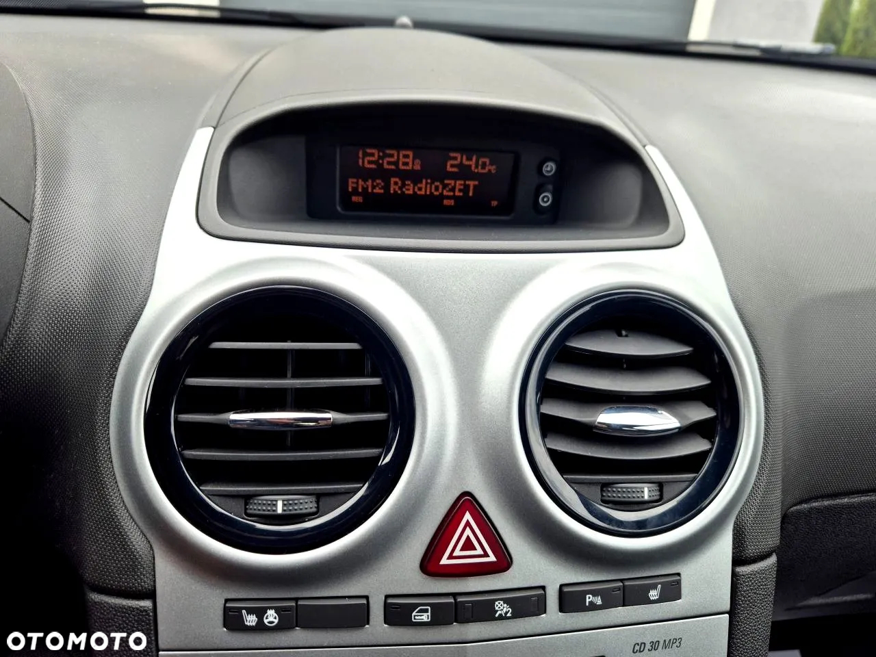 Opel Corsa 1.4 16V 150 Jahre - 25