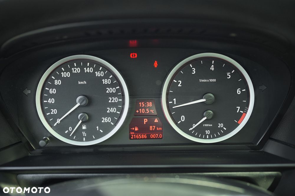 BMW Seria 5 525i - 36