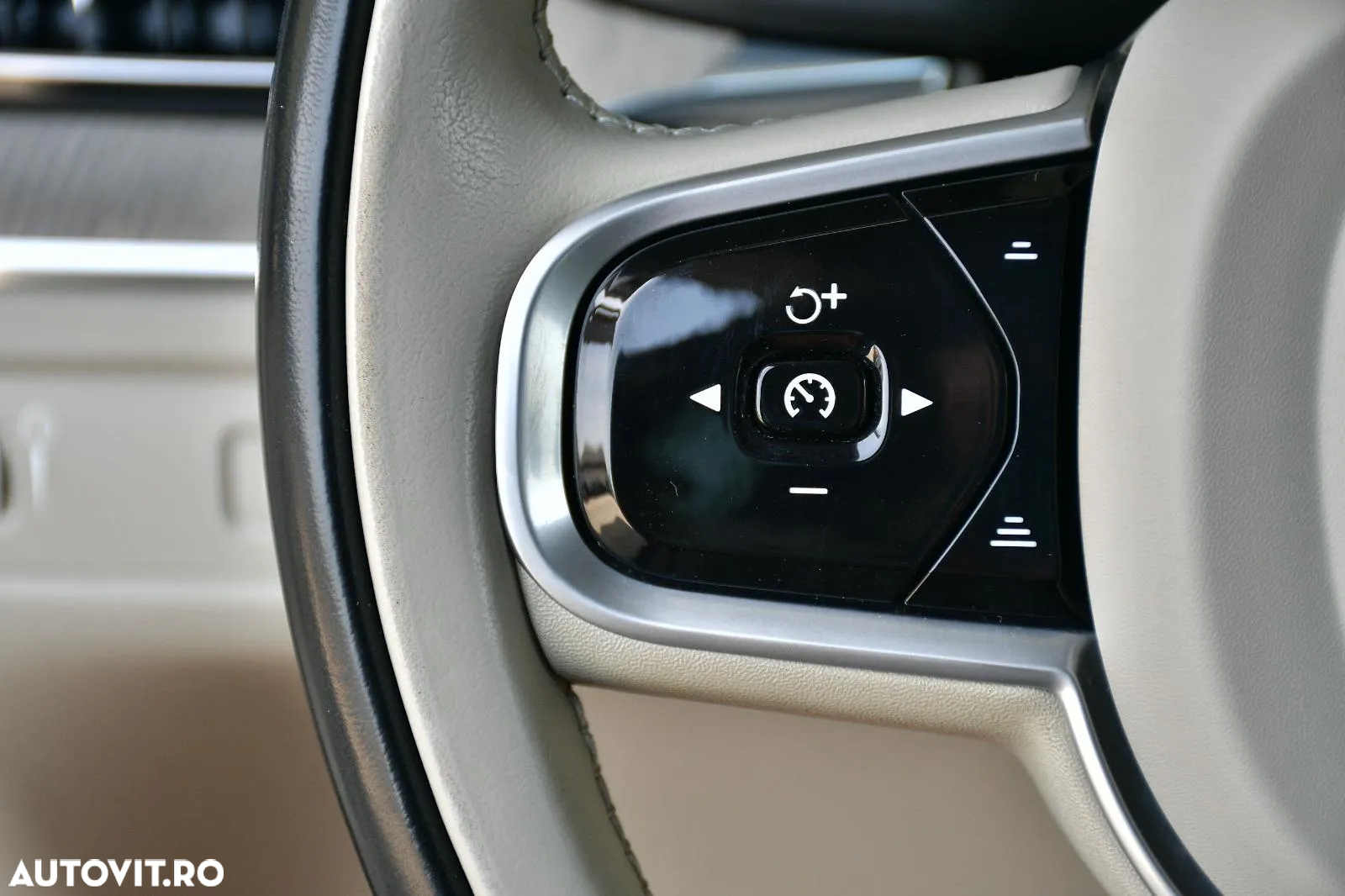 Volvo XC 60 B4 MHEV AT8 AWD Inscription - 32