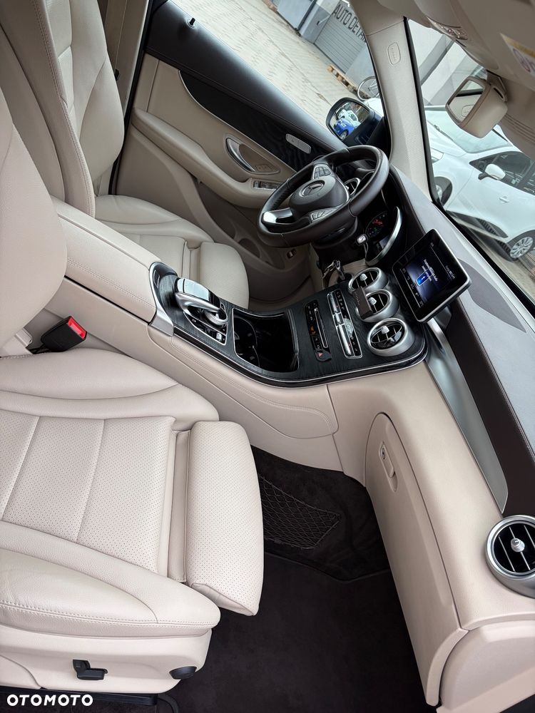 Mercedes-Benz GLC - 27