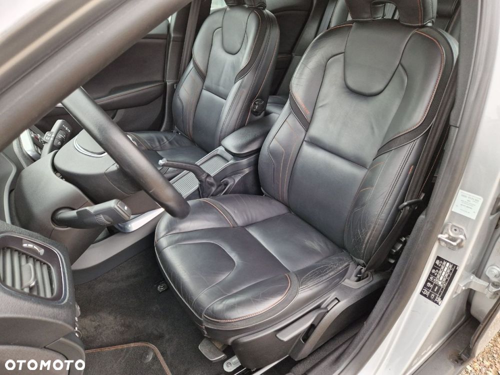 Volvo V40 Cross Country D3 Ocean Race - 10