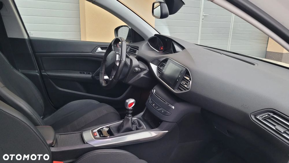Peugeot 308 1.5 BlueHDi Allure S&S - 16