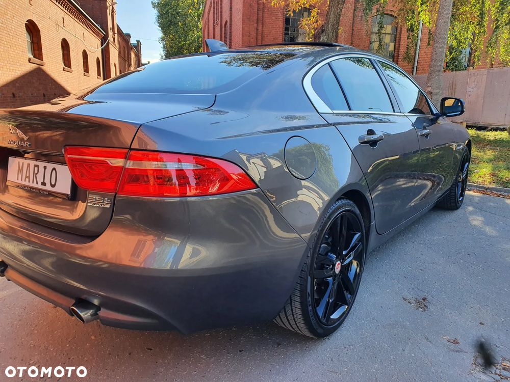 Jaguar XE S - 4