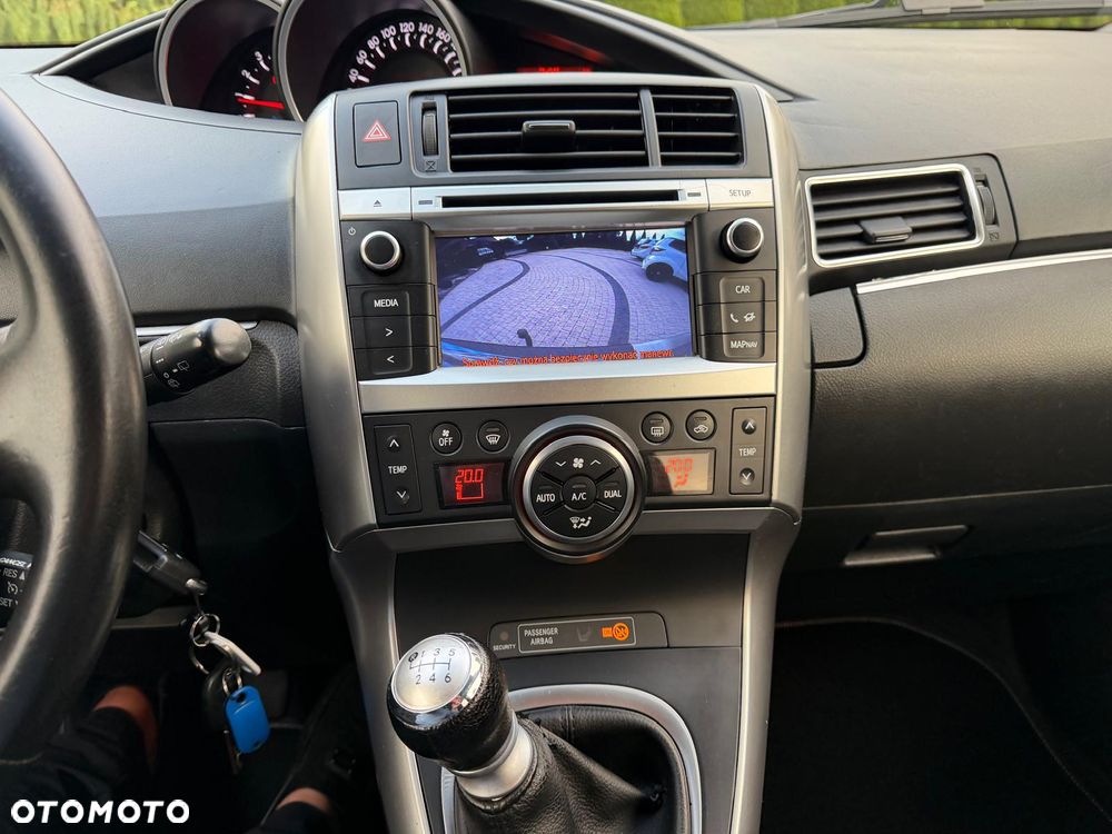 Toyota Verso 2.0 D-4D 5-Sitzer - 6