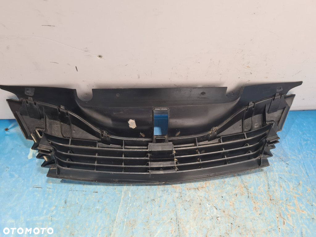 ATRAPA / GRILL 8200012581  RENAULT LAGUNA II - 2