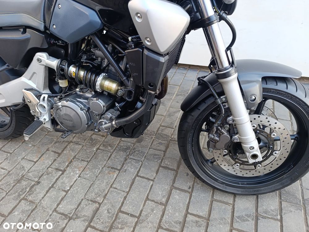 Yamaha MT - 26