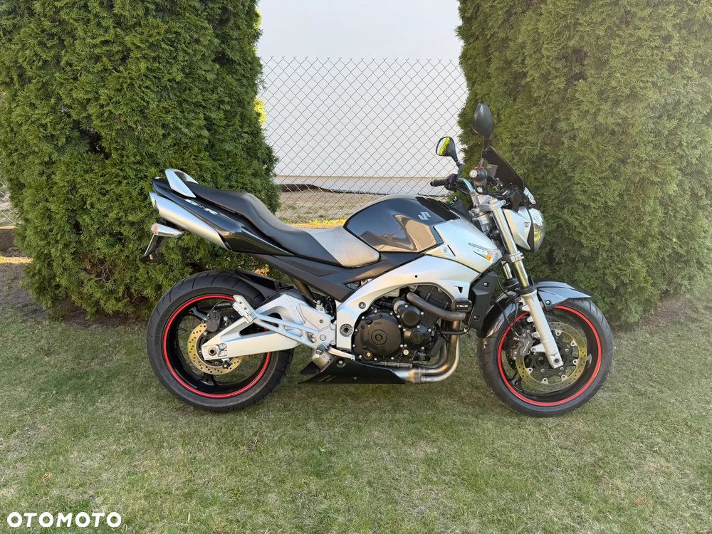 Suzuki GSR - 7
