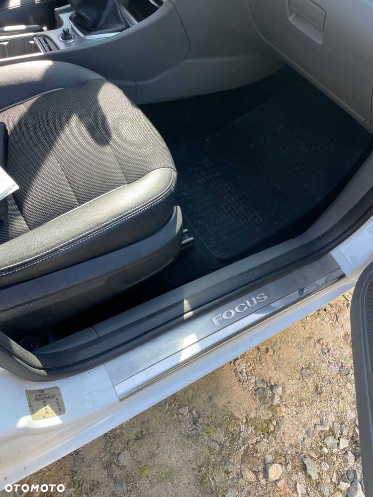 Ford Focus 1.8 Style - 11
