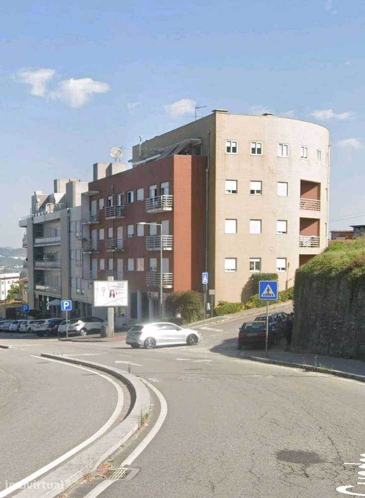 Vende-se loja no centro de Penafiel - Grande imagem: 2/4