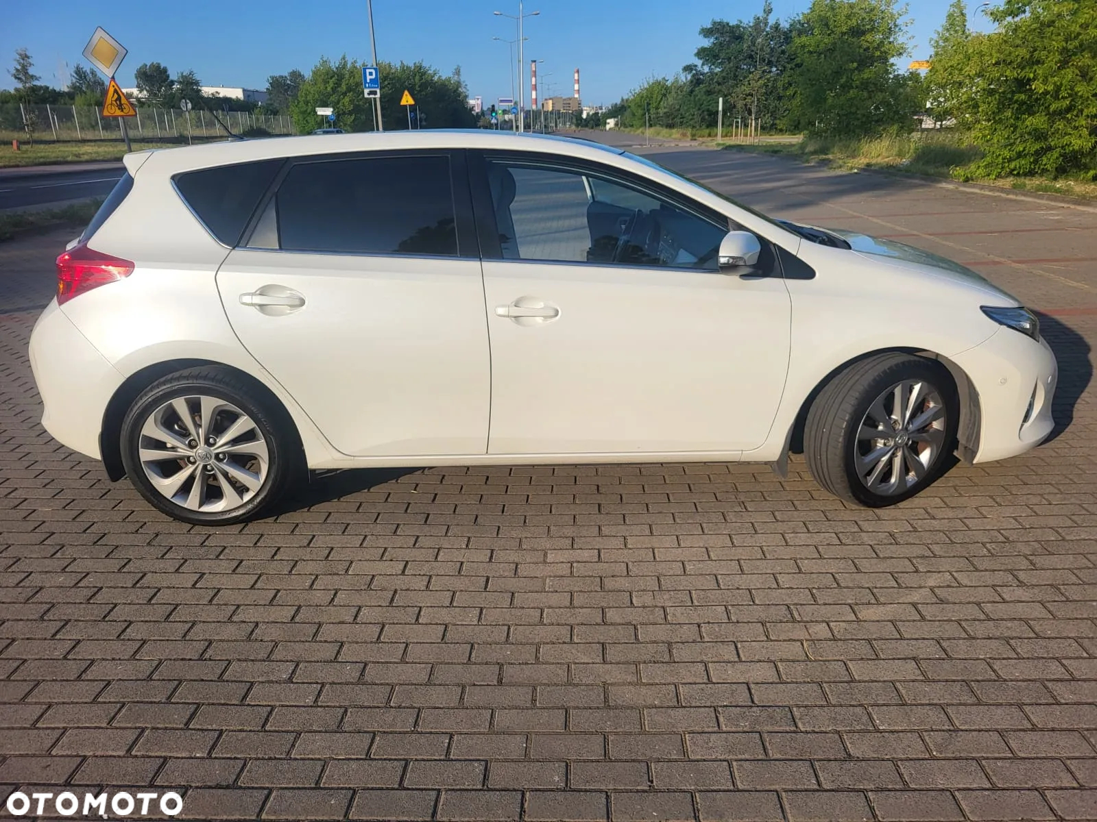 Toyota Auris Hybrid 135 Premium - 2
