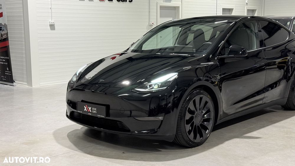 Tesla Model Y - 11