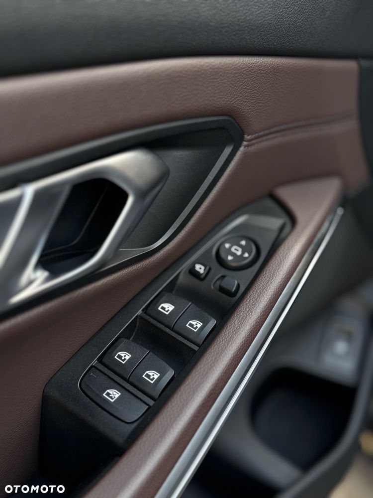 BMW Seria 3 320d Luxury Line - 24