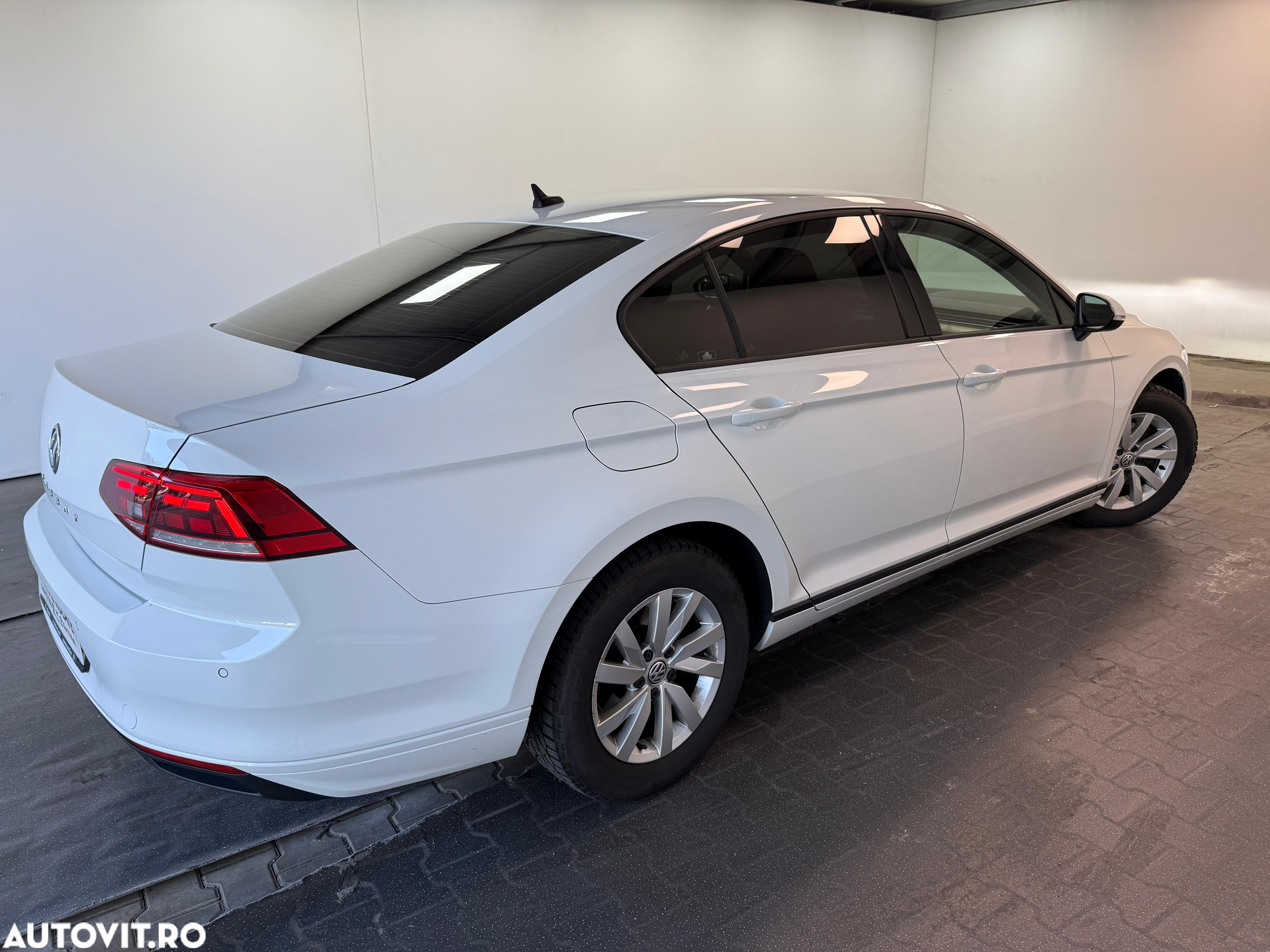 Volkswagen Passat 1.6 TDI DSG Comfortline - 12