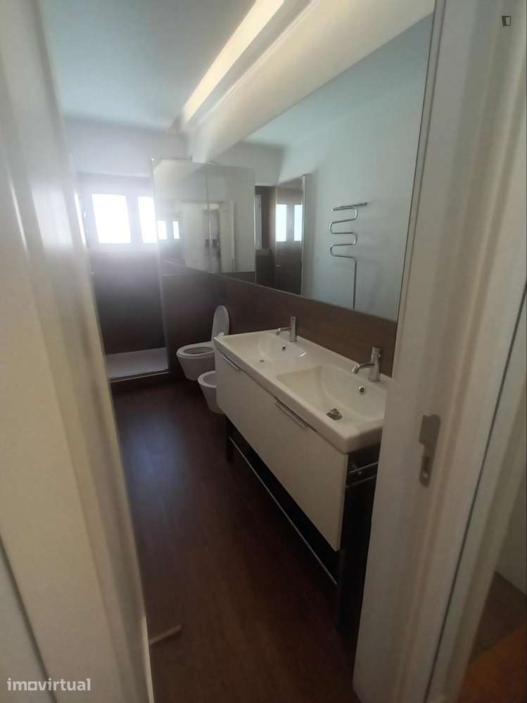 Quarto - localizado em Princípe Real Lisbon - Grande imagem: 4/4