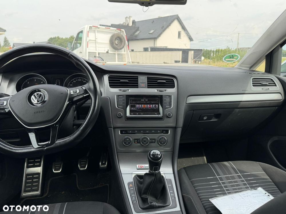 Volkswagen Golf - 10