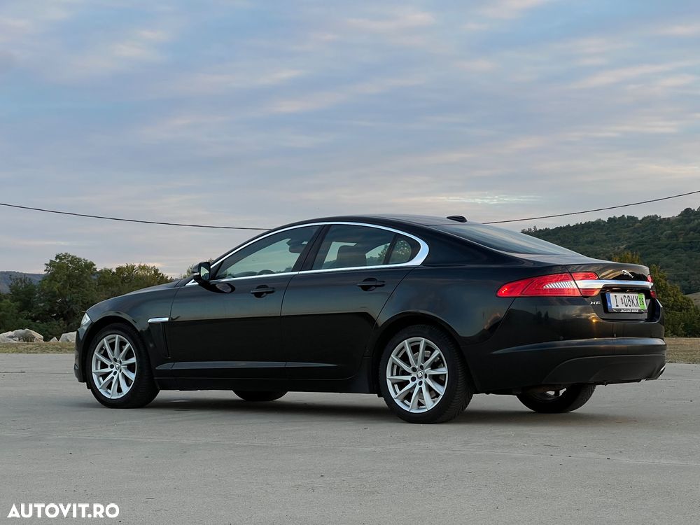 Jaguar XF 2.2D - 9