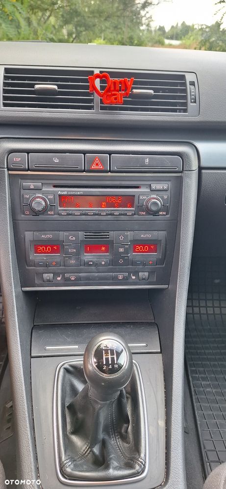 Audi A4 Limousine - 8