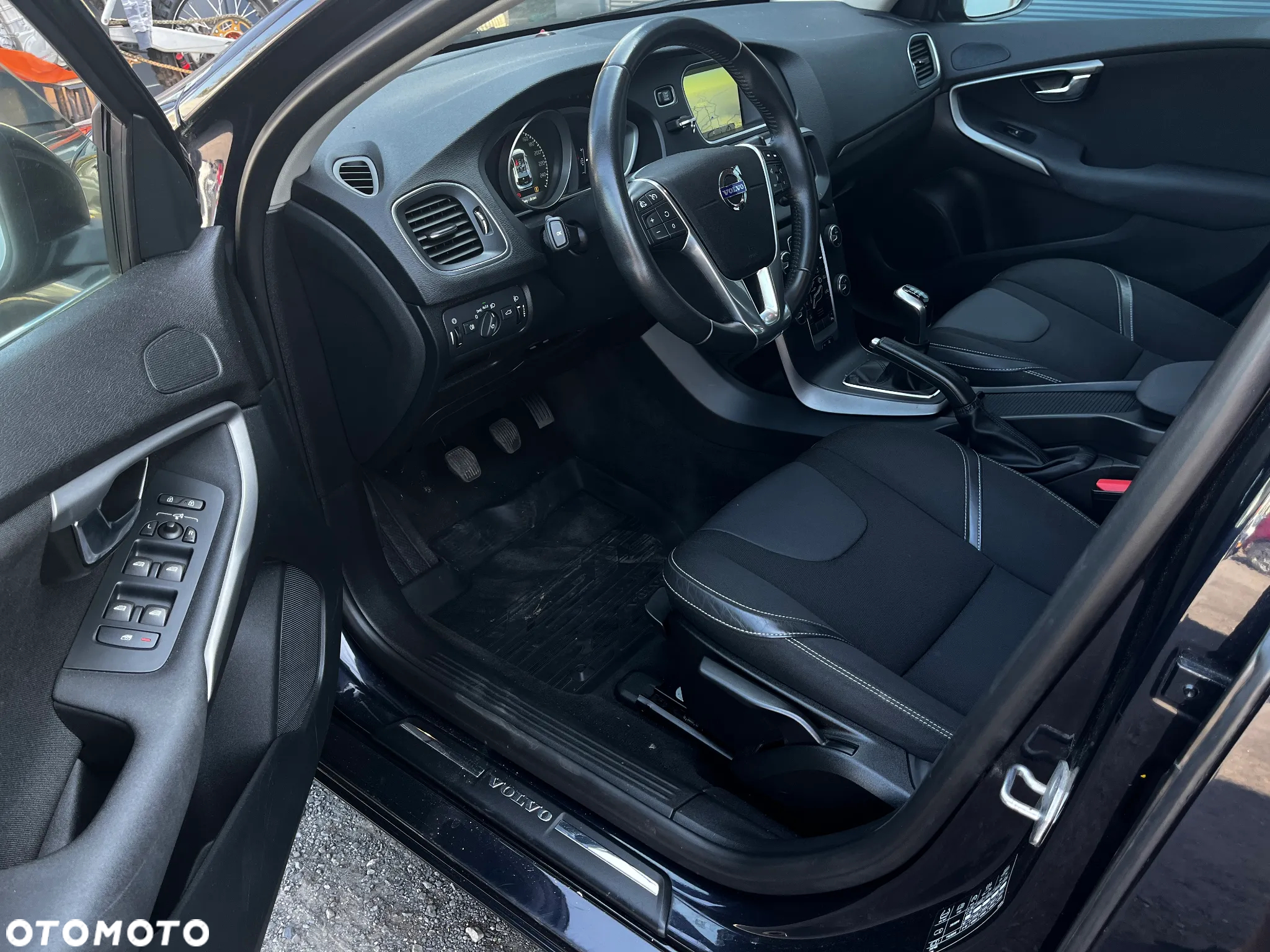 Volvo V40 D2 Drive-E Momentum - 12