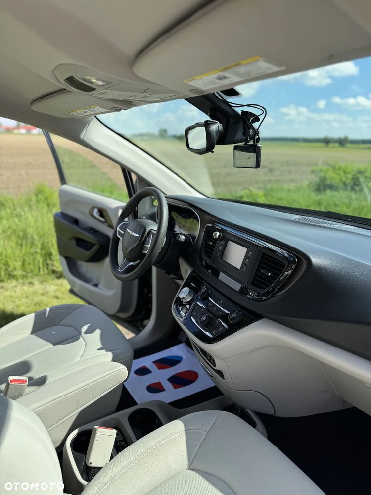 Chrysler Pacifica - 25