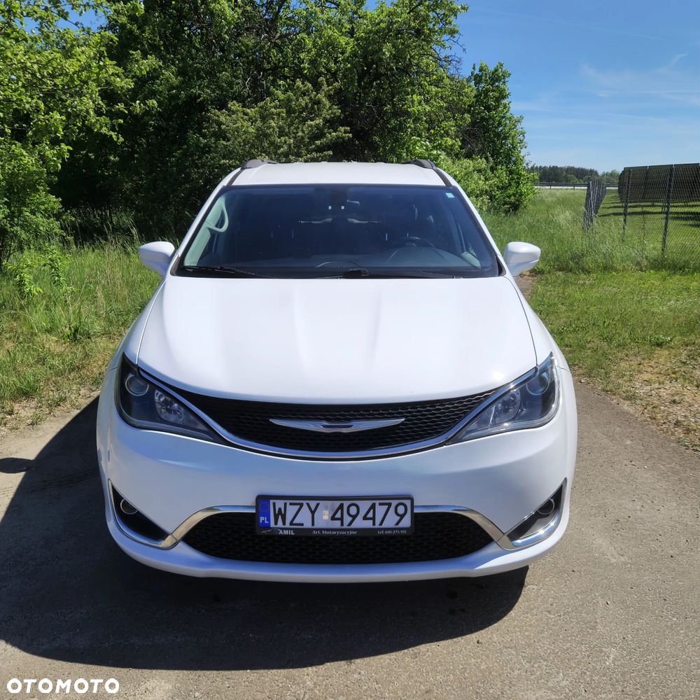Chrysler Pacifica - 4