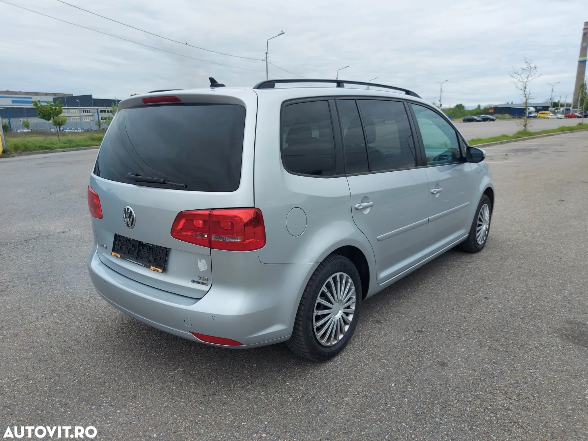 Volkswagen Touran - 4
