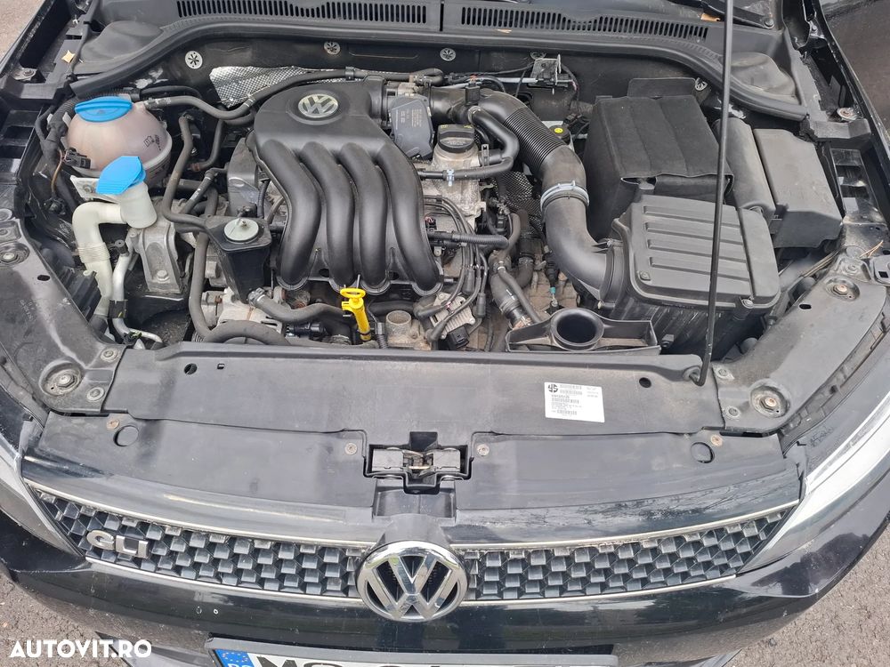 Volkswagen Jetta - 2