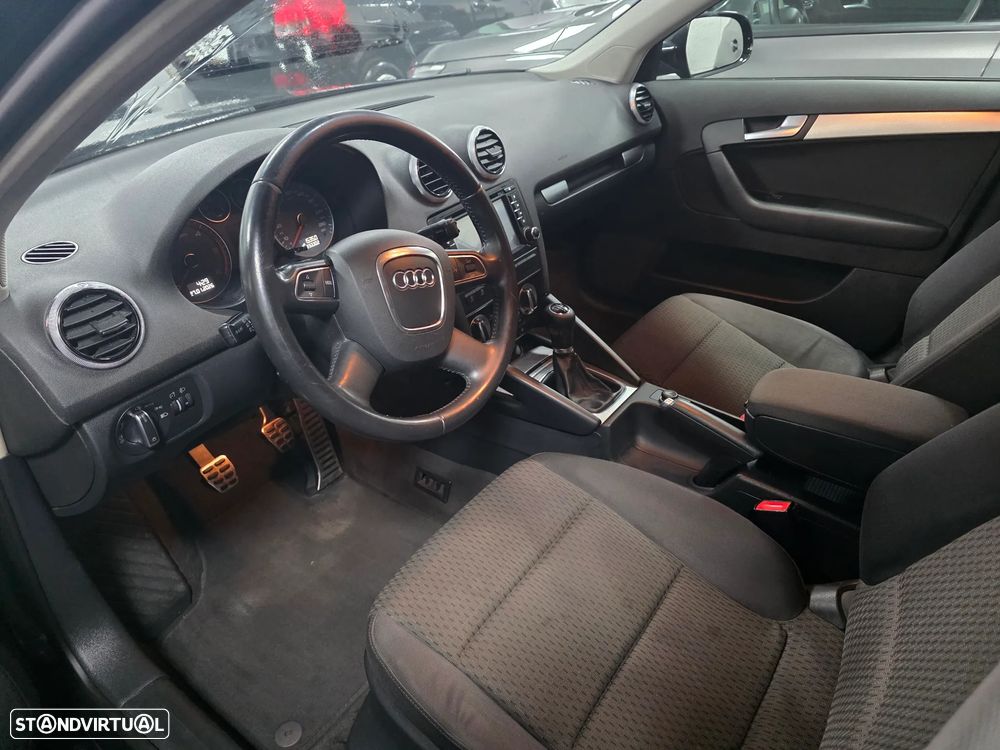 Audi A3 Sportback 1.6 TDI DPF Attraction - 4