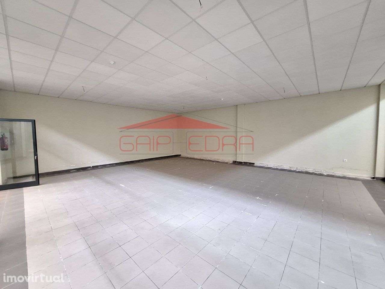 Loja 90 m2 centro comercial grossista Albergaria a Velha - Grande imagem: 2/12