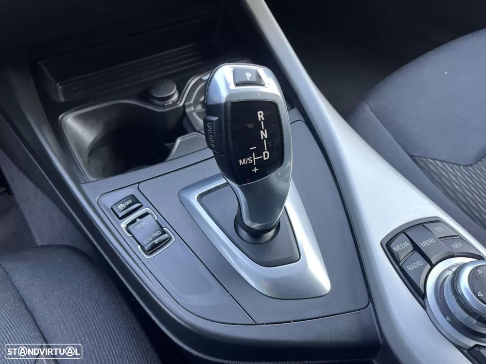 BMW 116 dA Line Sport - 29