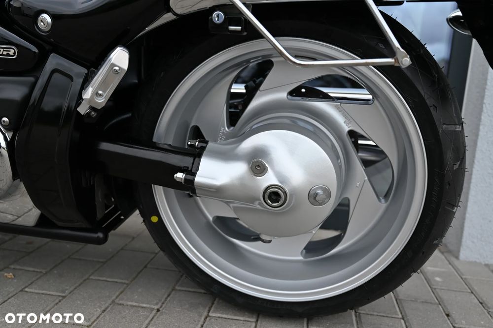 Suzuki Intruder - 33