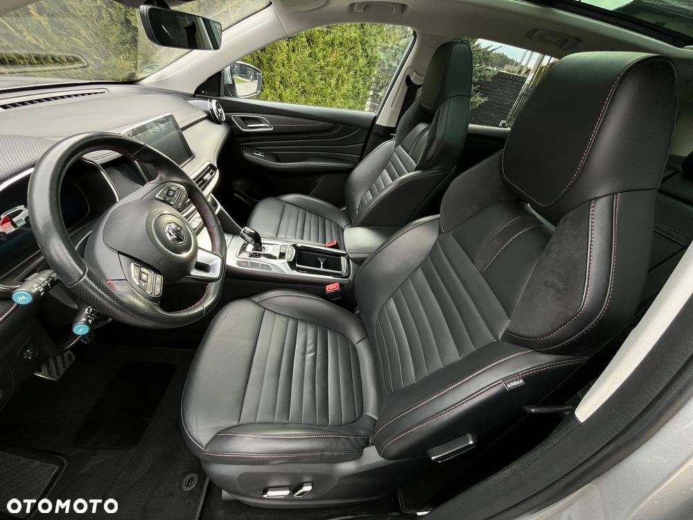 MG EHS Luxury - 15