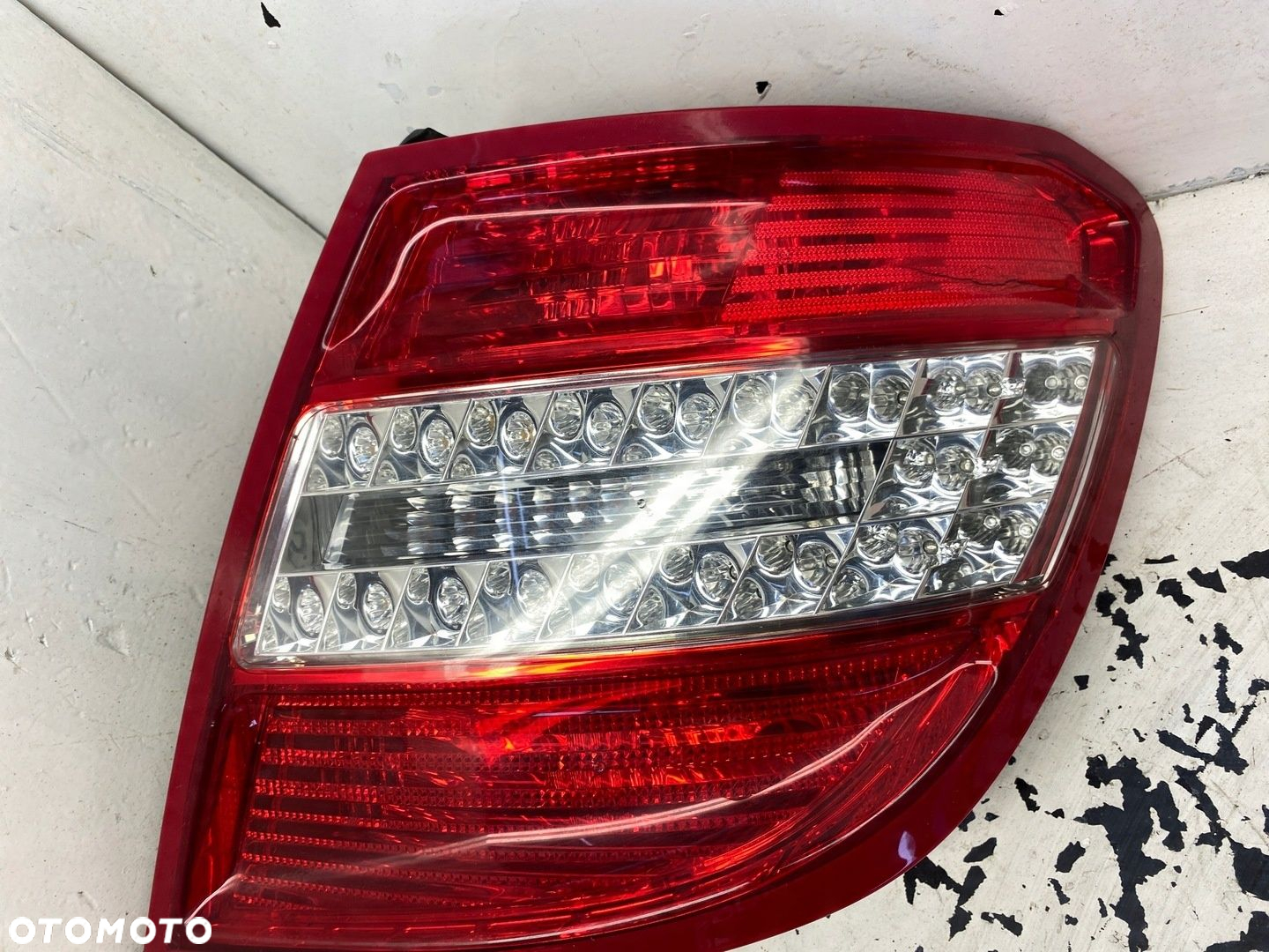 MERCEDES W204 LIFT LAMPA PRAWY TYŁ A2048202464 - 2