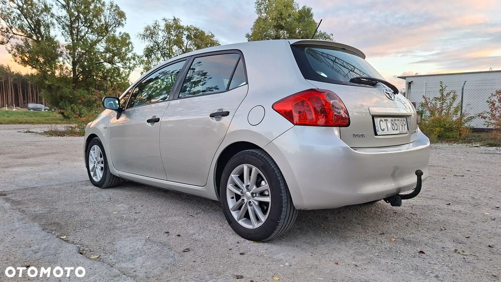 Toyota Auris 2009 photo 3
