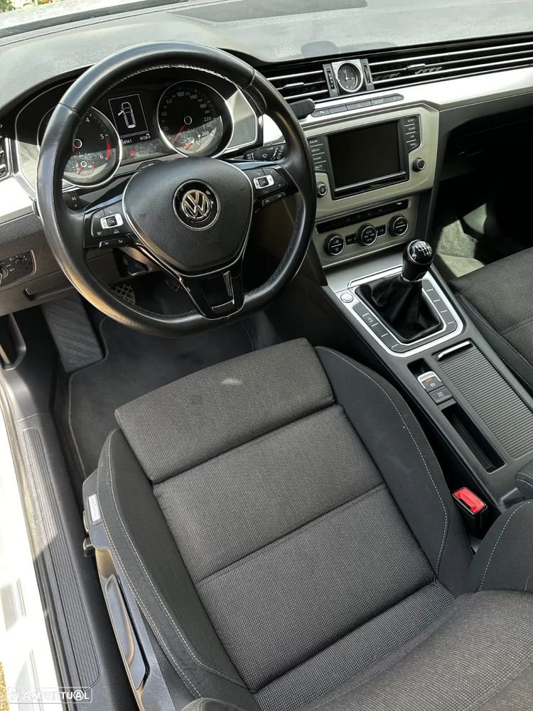 VW Passat Variant 1.6 TDI BlueMotion - 8