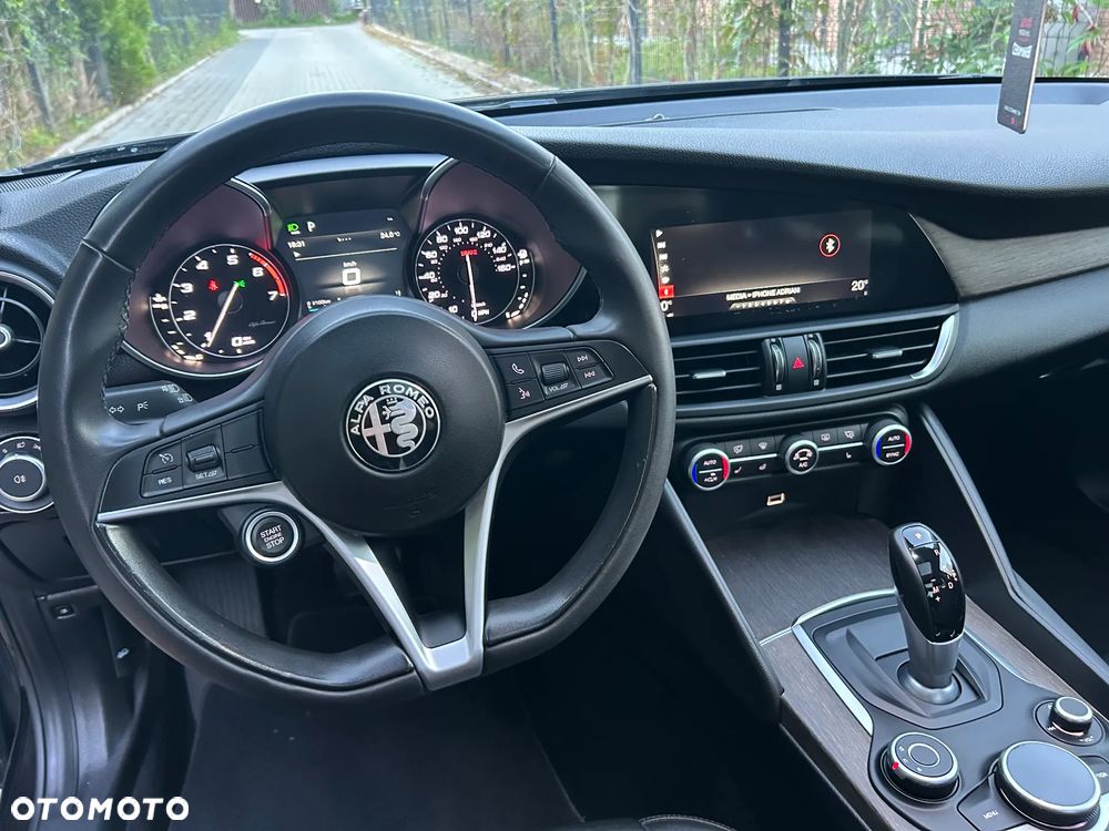 Alfa Romeo Giulia - 8