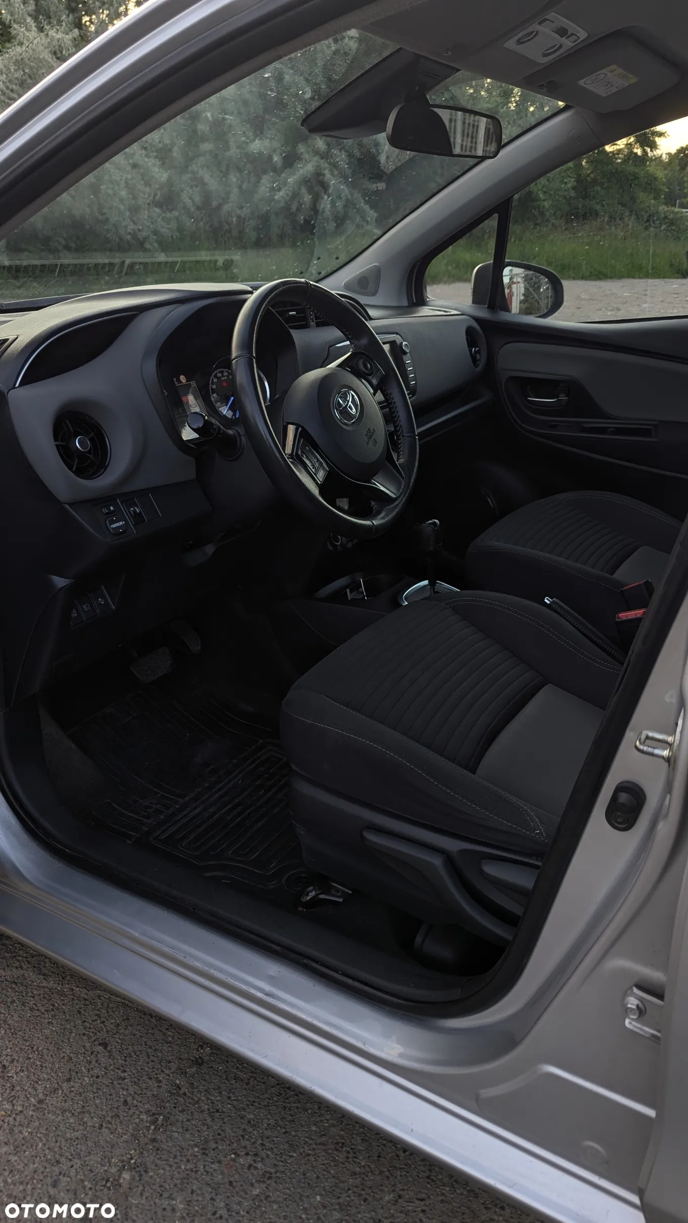 Toyota Yaris Hybrid 100 Dynamic - 11