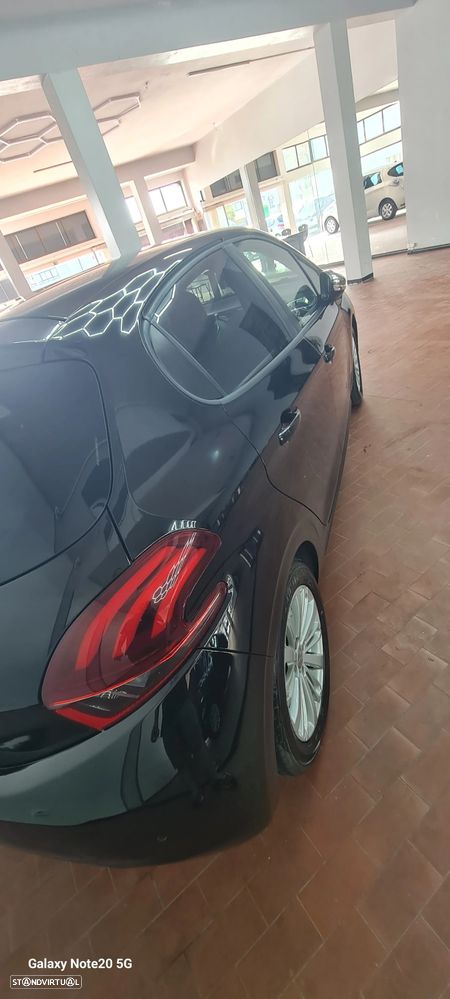Peugeot 208 - 3