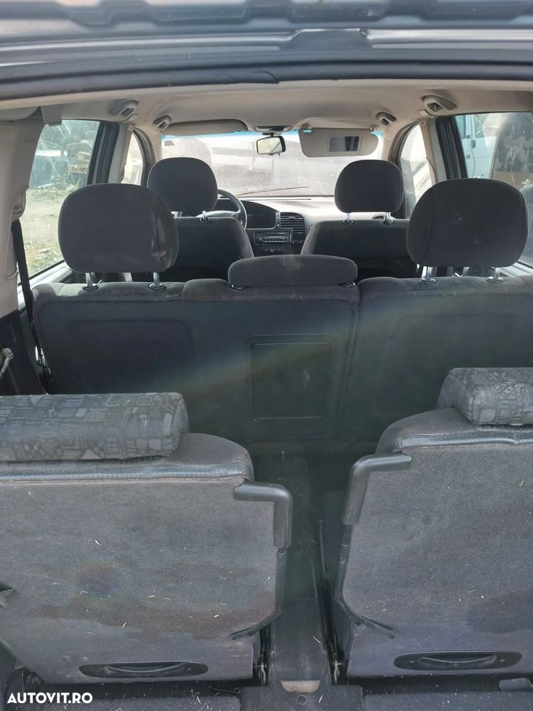 Dezmembrez opel Zafira A 2.0 dti - 3