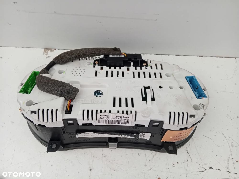 Licznik JAEGER Audi A3 8L benzyna 8L0920900F - 2