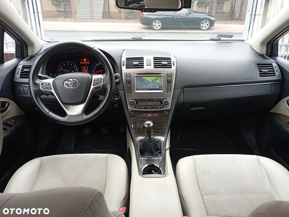 Toyota Avensis 1.8 Premium - 8