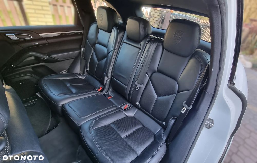 Porsche Cayenne Platinum Edition - 22