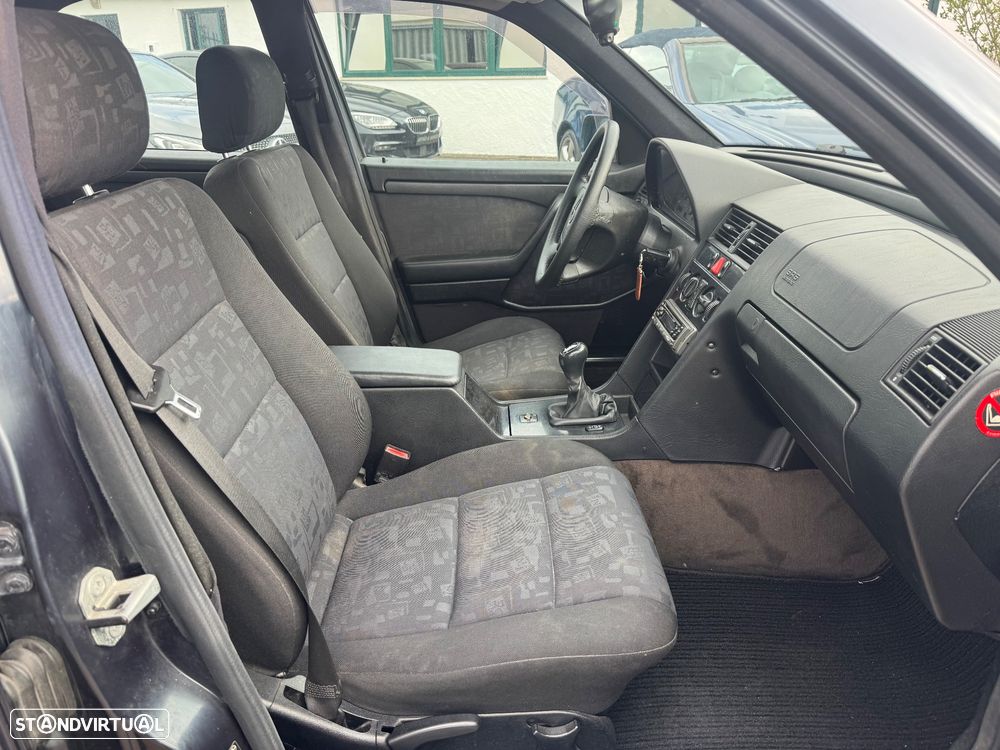 Mercedes-Benz C 220 D Classic - 25