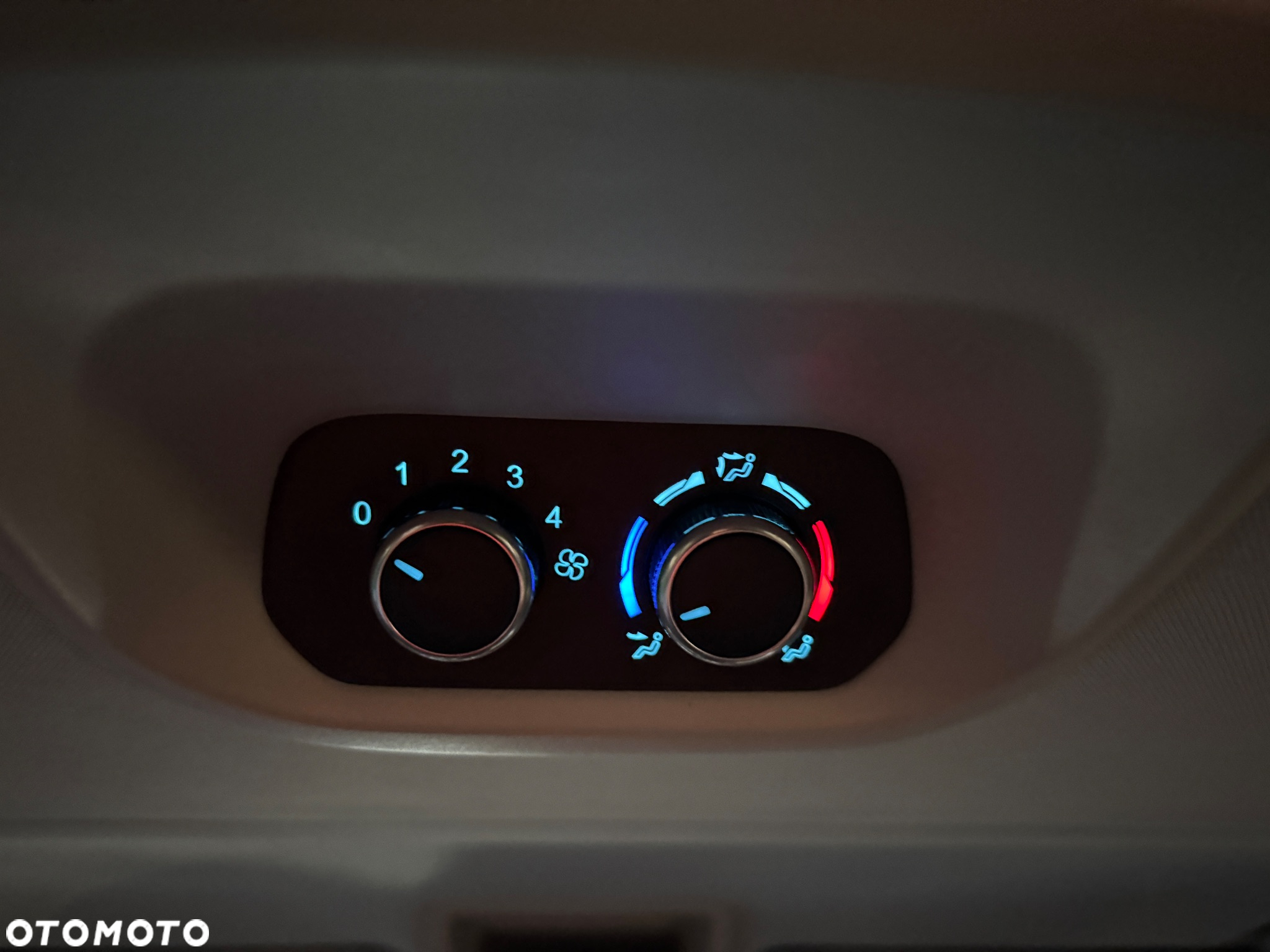 Ford Tourneo Custom 2.0 EcoBlue L2 Titanium - 17