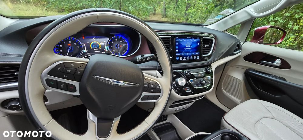 Chrysler Pacifica - 8