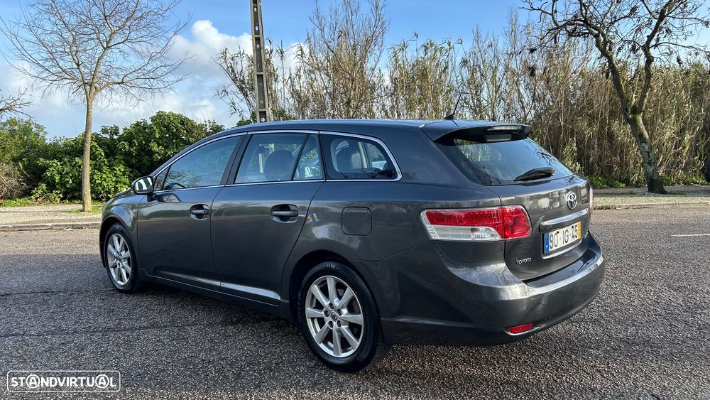 Toyota Avensis SW 2.0 D-4D Premium Sport+GPS - 3