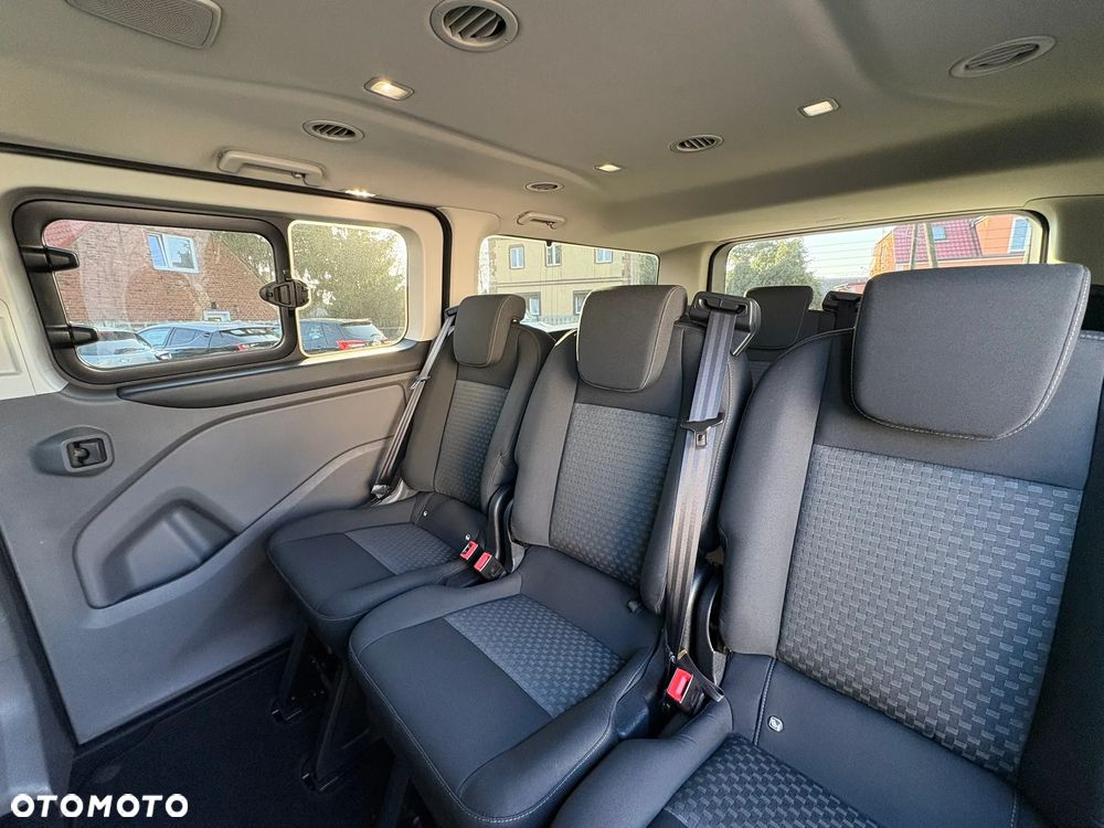 Ford Tourneo Custom - 23